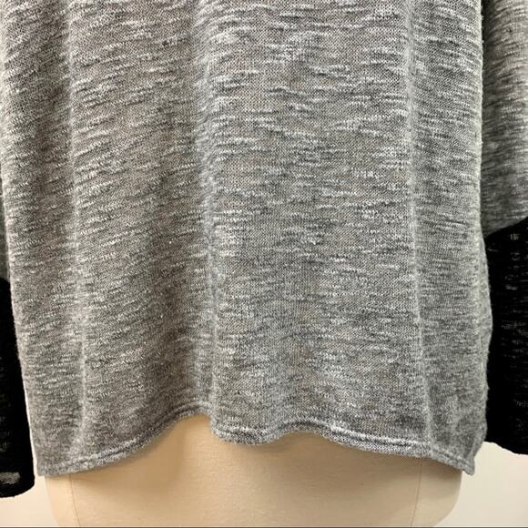 Old Navy Grey Black Light Knit Sweater Long Sleeve Hi Lo Hem Small/Medium - Picture 9 of 11